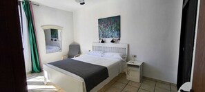 Caja de seguridad en la habitación y escritorio 