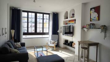 TV connectée, livres, chaßne hi-fi