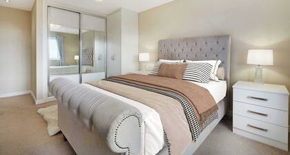 Folly Lodge | Peaceful Family Retreat with Scenic Views & Modern Comforts
