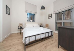 2 bedrooms, desk, WiFi (free), bed sheets - Marina Walk Apt Sea Views Balcony Fast WiFi (Dubai)