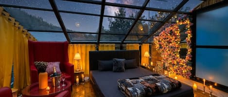 Superior penthouse, uitzicht op bergen | Een laptopwerkplek, gratis wifi