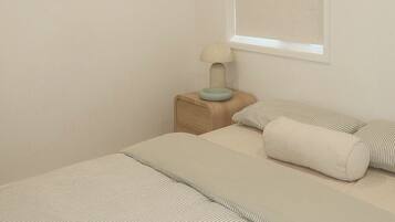 Iron/ironing board, WiFi, bed sheets, wheelchair access