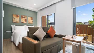 Studio 1A Deluxe | 1 bedroom, in-room safe, laptop workspace, iron/ironing board