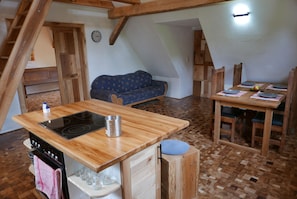 Dining - Maison des Vergers, nature meets craftsmanship (Hoffen)