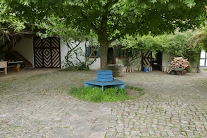Terrace/patio - Maison des Vergers, nature meets craftsmanship (Hoffen)