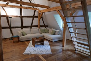 Living area - Vrbo Property (Hoffen)