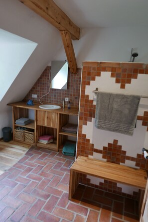 Bathroom - Vrbo Property (Hoffen)