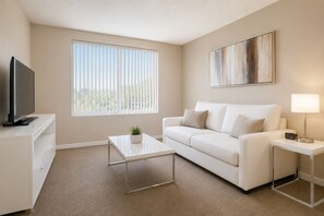 Basic Room | Living area - Hotel Muvelle Toronto (Toronto)