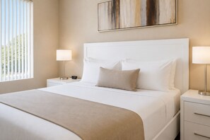 Basic Room | Iron/ironing board, free WiFi - Hotel Muvelle Toronto (Toronto)