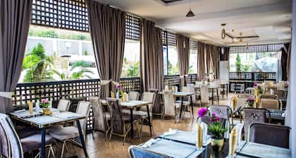 Eves Hills Hotel