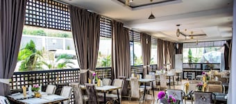 Eves Hills Hotel