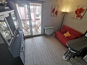 Living area - T2 mezzanine with AC - 6 guests in Cap d'Agde (Cap d'Agde)