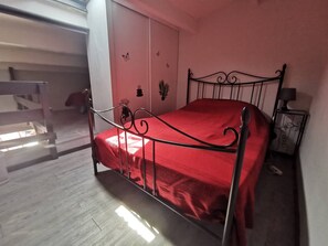 Room - T2 mezzanine with AC - 6 guests in Cap d'Agde (Cap d'Agde)