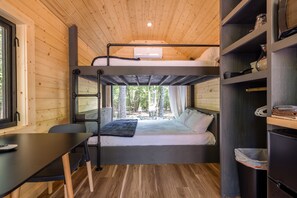 Room - Glamping at Four Fillies Lodge-The Robin Hood (Peterstown)