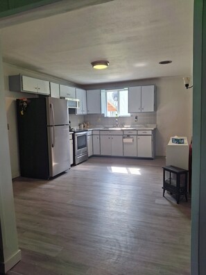 Private kitchen - Welcoming 3-bedroom farmhouse with AC and charming open spaces near Decatur. (Decatur)