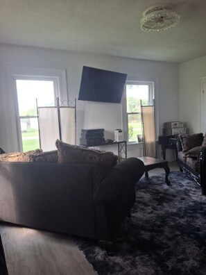 Living area - Welcoming 3-bedroom farmhouse with AC and charming open spaces near Decatur. (Decatur)