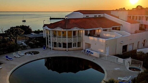 Pool - Apartment with sea view - 6 guests (Fouras)