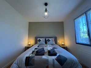 办公桌、熨斗/熨衣板、旅行婴儿床、免费 WiFi