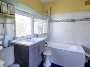 Bathroom - House, pets welcome - 7 guests. Near beach (Fouras)