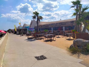 Outdoor dining - Beachfront studio - 4 guests (Cap d'Agde)