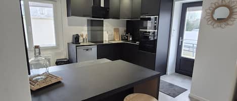 Coffee/tea maker, fridge, microwave, oven