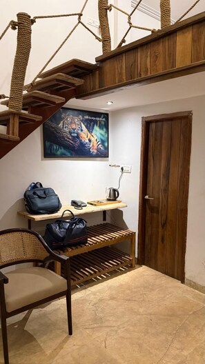Suite | Rollaway beds, free WiFi, bed sheets - Hideaway At Kanha (Baihar)