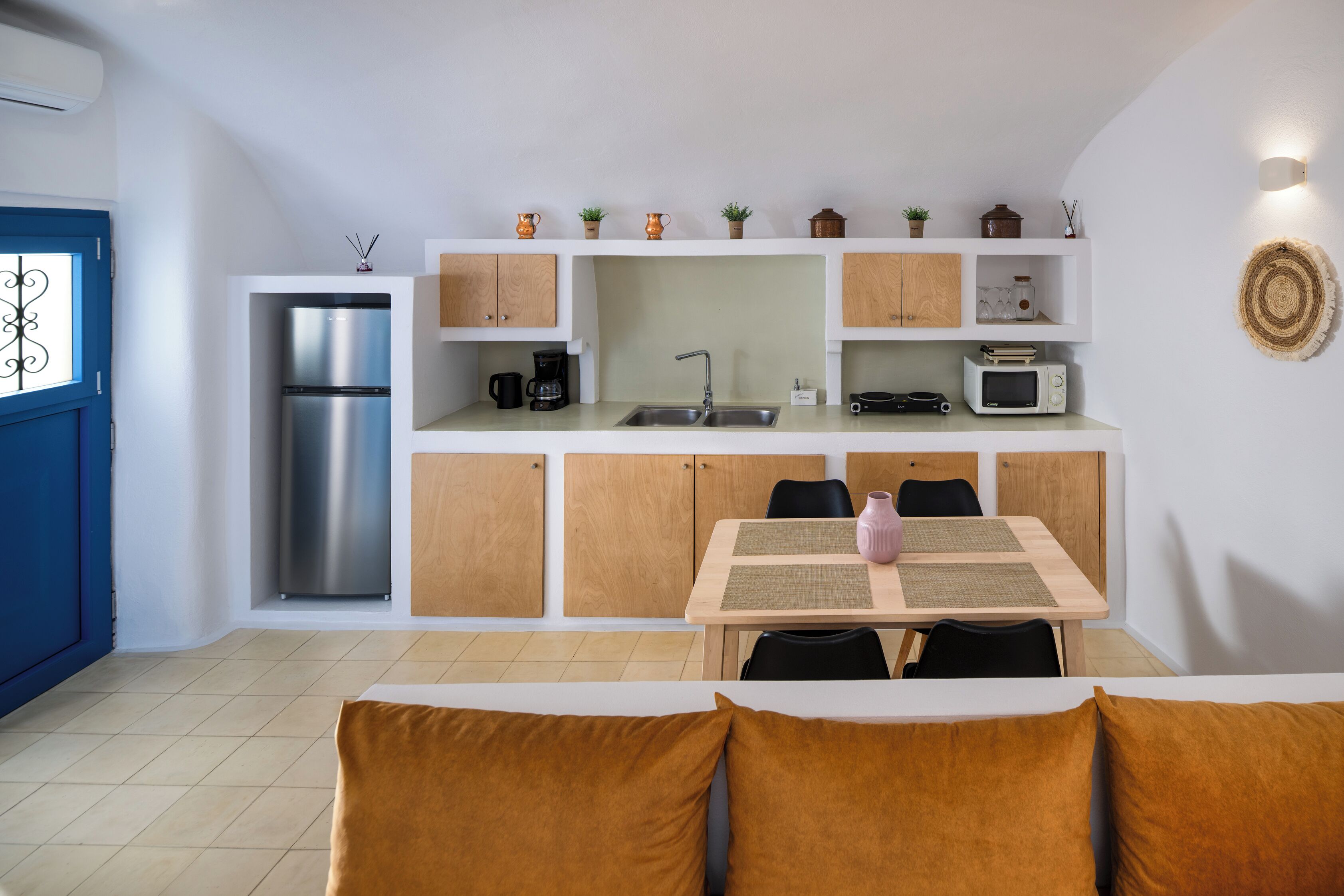 Deluxe Suite, Pool View | Private kitchenette | Stovetop, espresso maker, coffee/tea maker, electric kettle