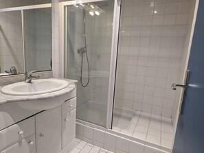 Bathroom - Studio with parking, quiet and near beach - 4 guests (Cap d'Agde)