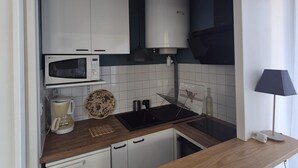 Coffee/tea maker, fridge, microwave, oven - Charming central apartment - 4 guests (Fouras)