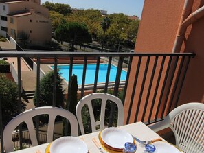 Outdoor dining - 3-room apartment - 6 guests, Cap d'Agde (Cap d'Agde)