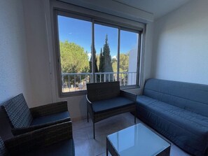 Living area - Practical studio with parking - 4 guests (Cap d'Agde)