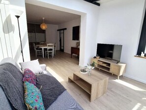 Living area - Modern house, pets welcome - 6 guests (Rochefort)