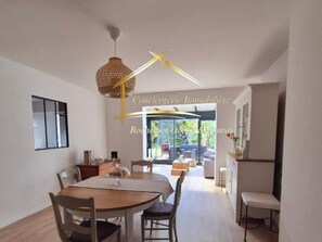Dining - Modern house, pets welcome - 6 guests (Rochefort)