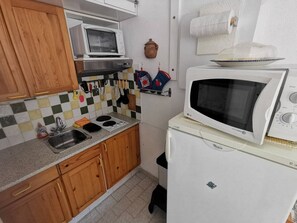 Private kitchen - Apartment in Cap d'Agde - 4 guests (Cap d'Agde)