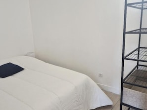 Unclassified image, 3 of 25, button - Townhouse, city center - 4 guests (Fouras)