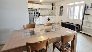 Dining - Townhouse, city center - 4 guests (Fouras)