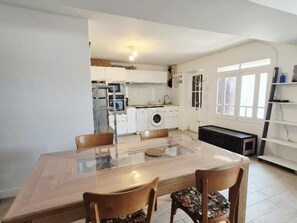 Dining - Townhouse, city center - 4 guests (Fouras)