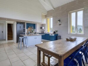 Private kitchen - Character house, panoramic sea view - 8 guests (Port-des-Barques)