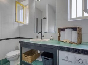 Bathroom - Character house, panoramic sea view - 8 guests (Port-des-Barques)