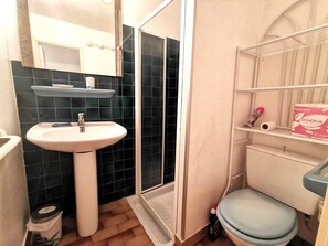 Bathroom - Studio cabin, lagoon view - 5 guests (Cap d'Agde)