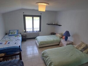 Room - Vintage cottage, parking, pets welcome - 8 guests (VERGEROUX)