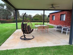 Outdoor dining - Tranquil Enclave
close to amenities. (Table Top)