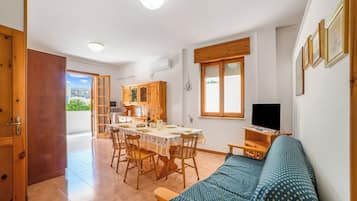 Family House, 2 Bedrooms, Microwave (Trilocale Sole in Otranto near the) | Living area