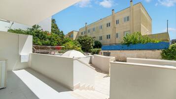 Family House, 2 Bedrooms, Microwave (Trilocale Sole in Otranto near the) | Property grounds