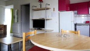 Unclassified image, 3 of 9, button - Bright apartment with parking - 4 guests (Rochefort)