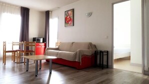 Unclassified image, 4 of 9, button - Bright apartment with parking - 4 guests (Rochefort)