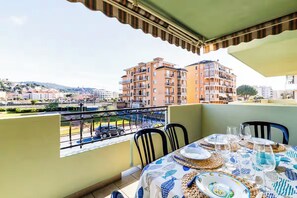 Outdoor dining - Vrbo Property (Marina di Andora)
