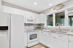 Private kitchen - Ocean Pines 3BR Home Near Ocean City w/ Screened Porch & Fireplace (Berlin)
