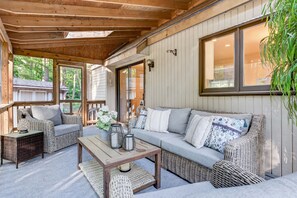 Living area - Ocean Pines 3BR Home Near Ocean City w/ Screened Porch & Fireplace (Berlin)