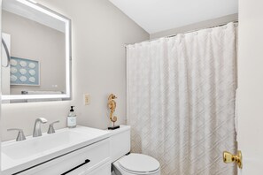 Bathroom - Ocean Pines 3BR Home Near Ocean City w/ Screened Porch & Fireplace (Berlin)